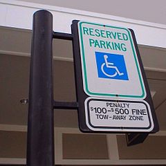 Zeichen für Behindertengerechtes Parken